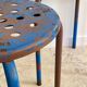 Tabouret industriel acier patine bleue & chocolat vintage