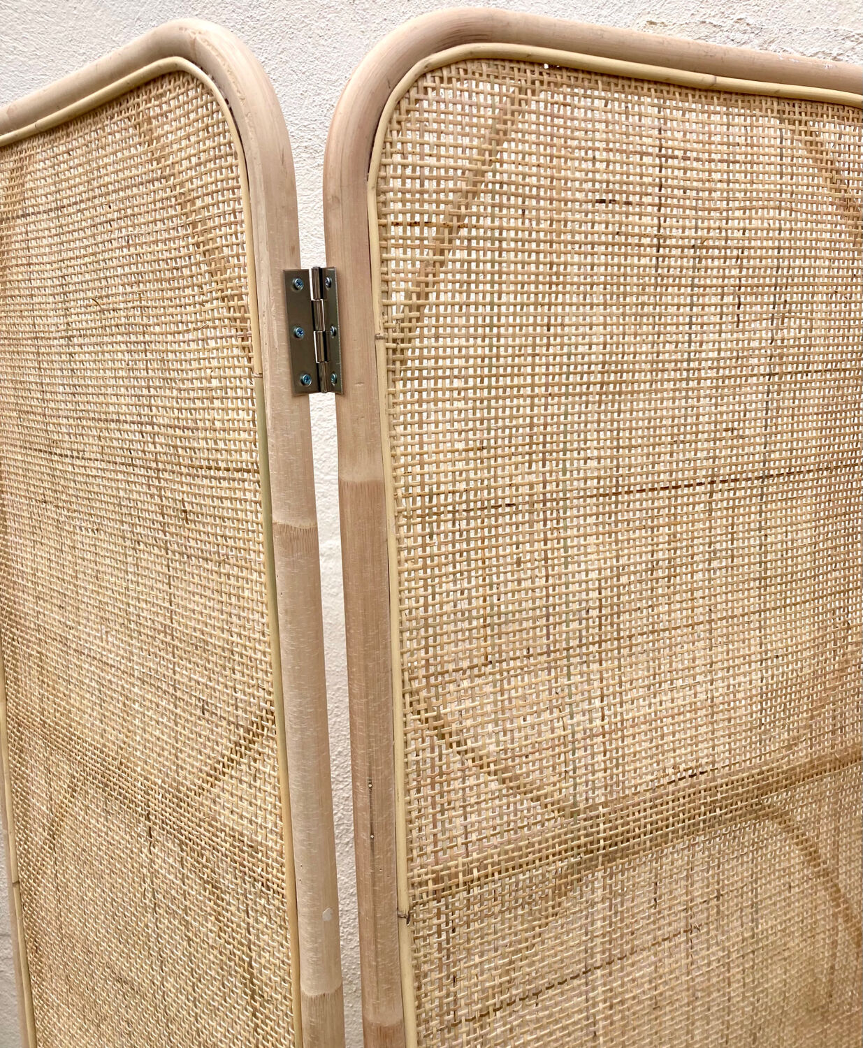 Canage triptych screen