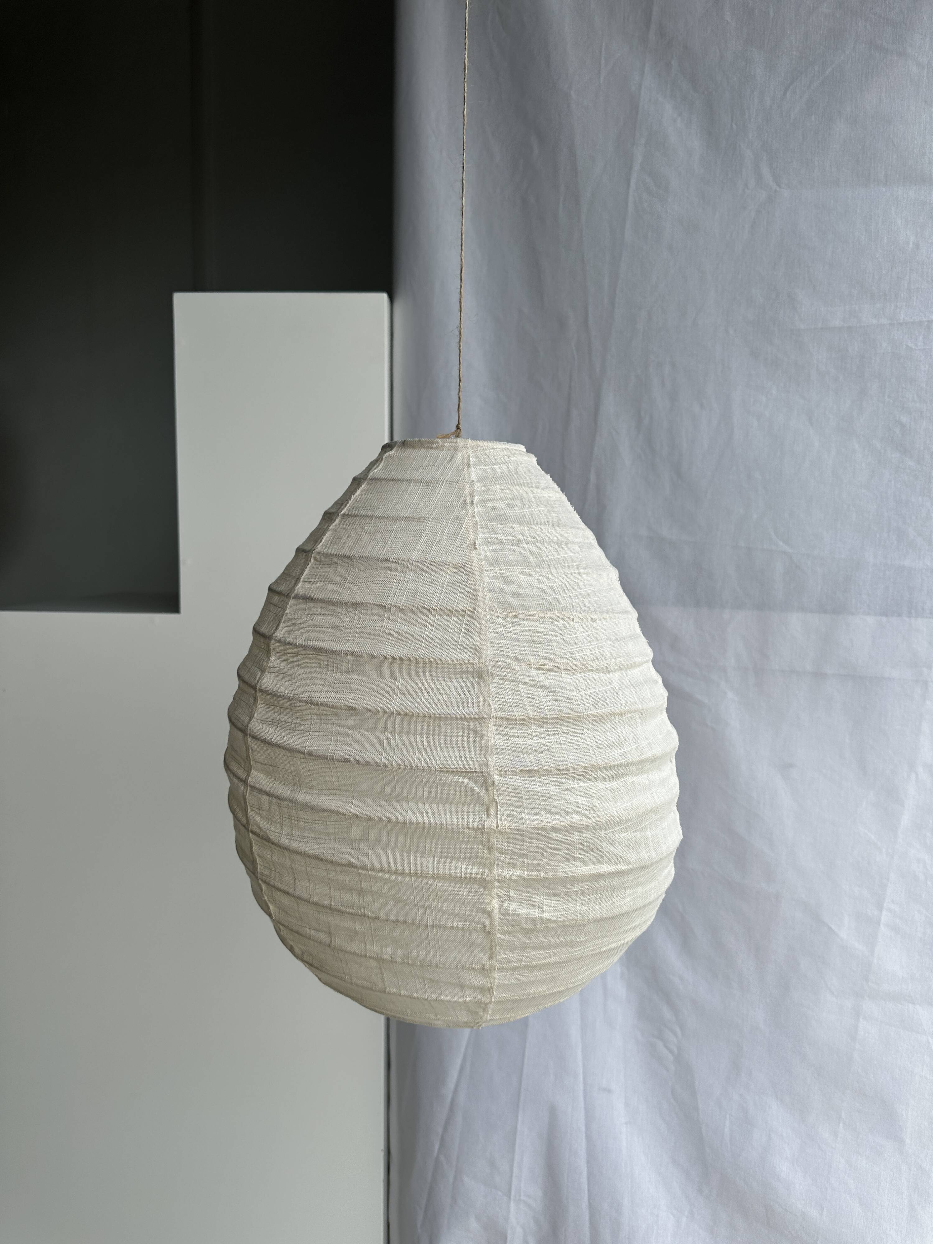 Small Japanese-style natural rattan and linen pendant light in the shape of a drop H40 D35