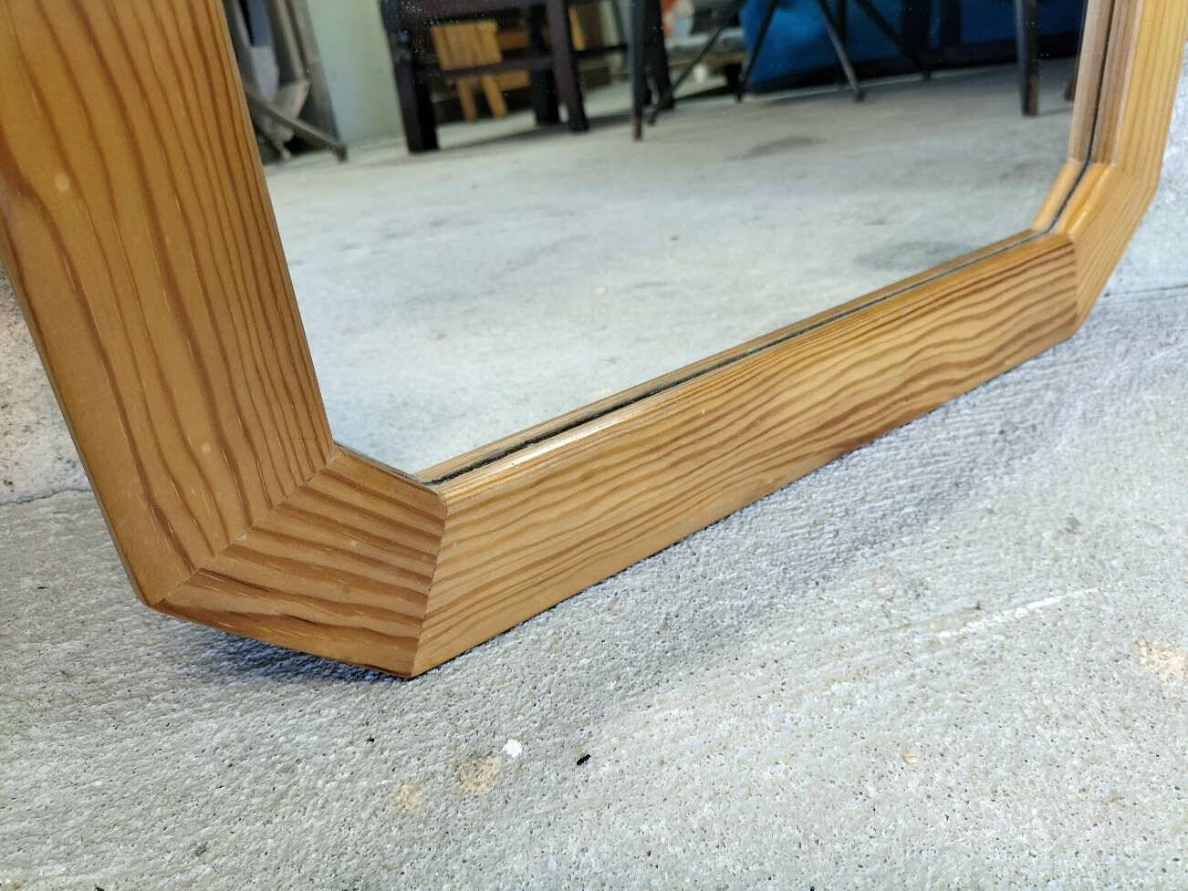 Miroir en pin vintage