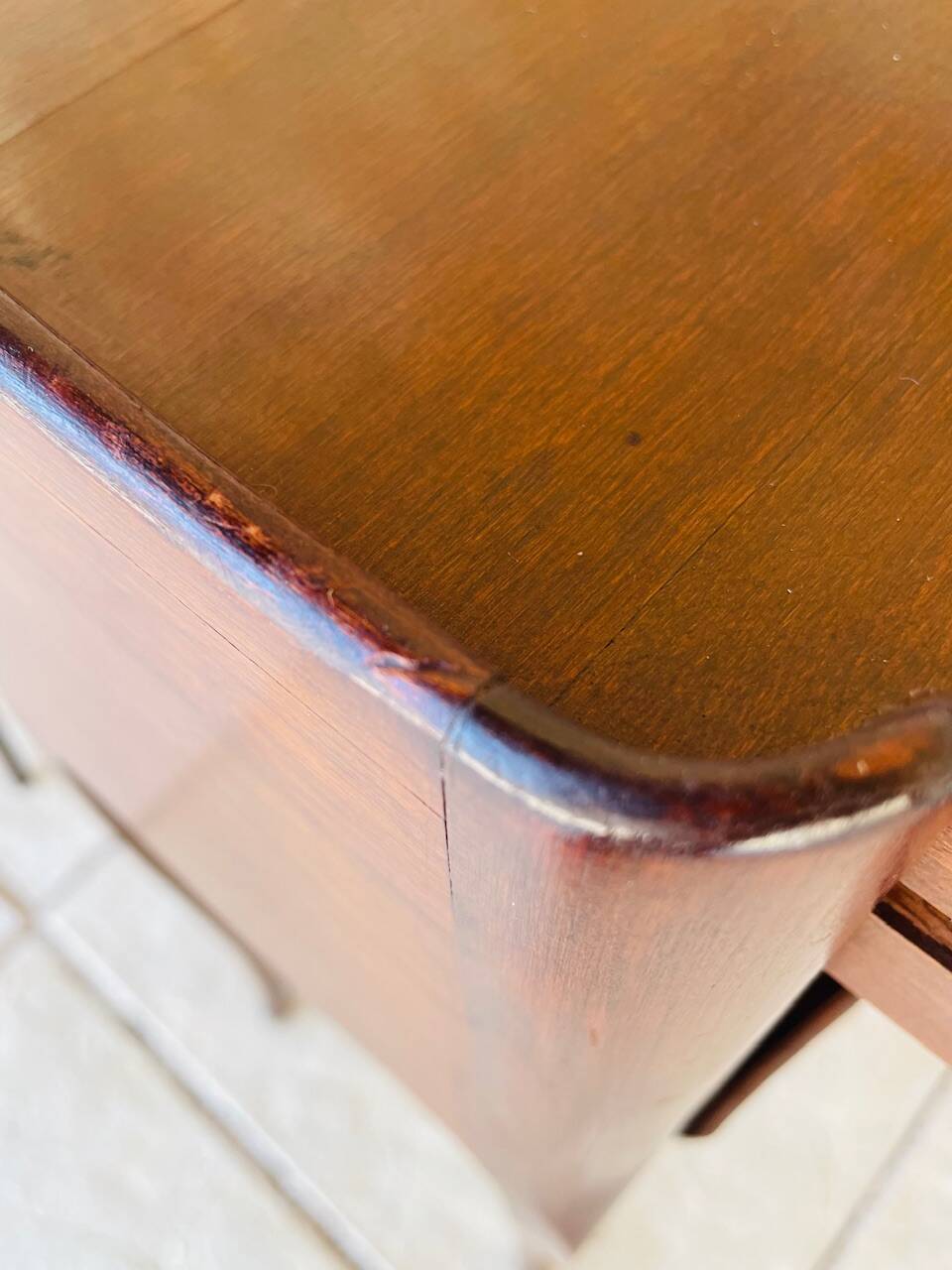 Paire de chevets style Louis XV en noyer