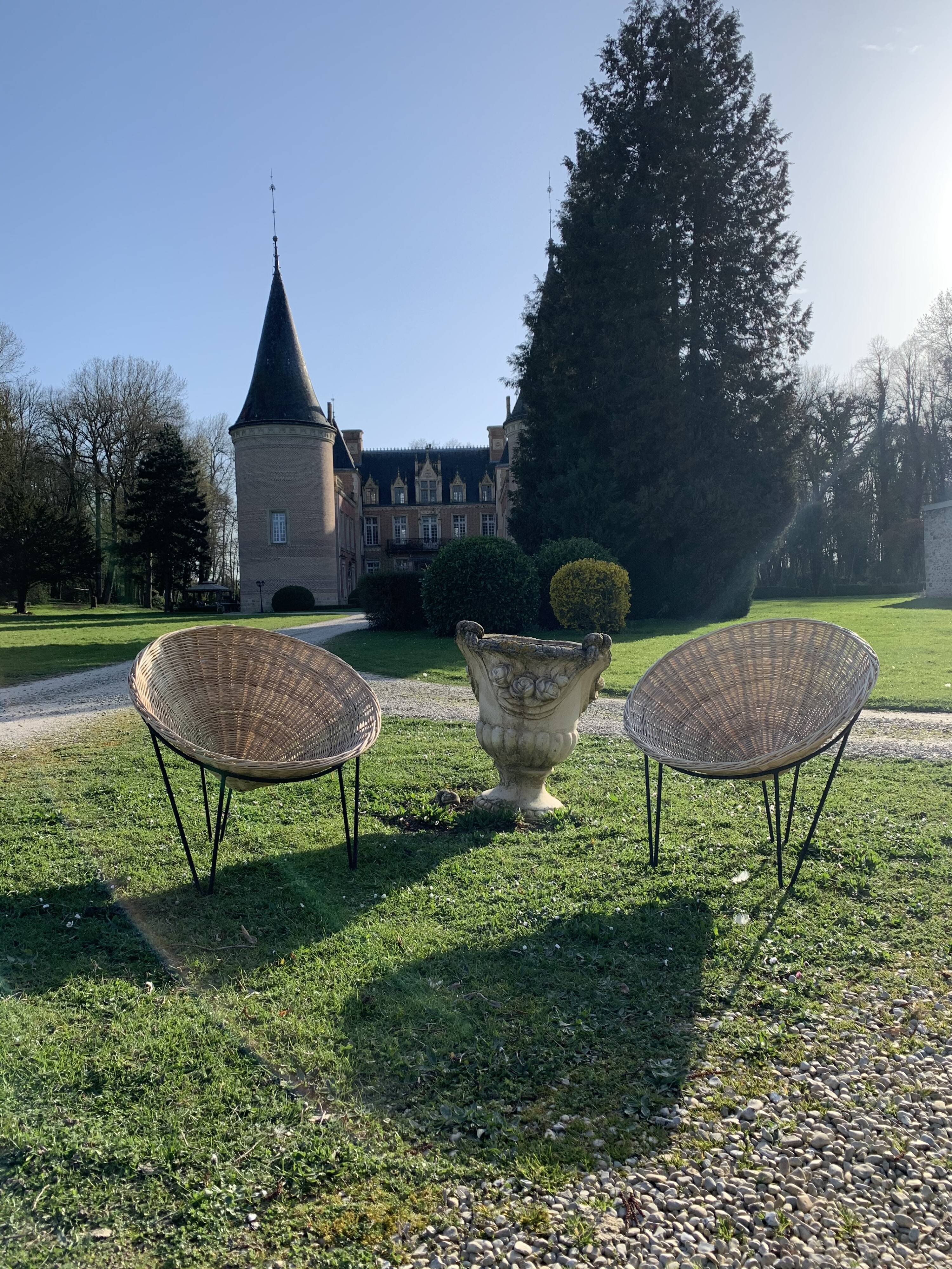 Pair of wicker armchairs
