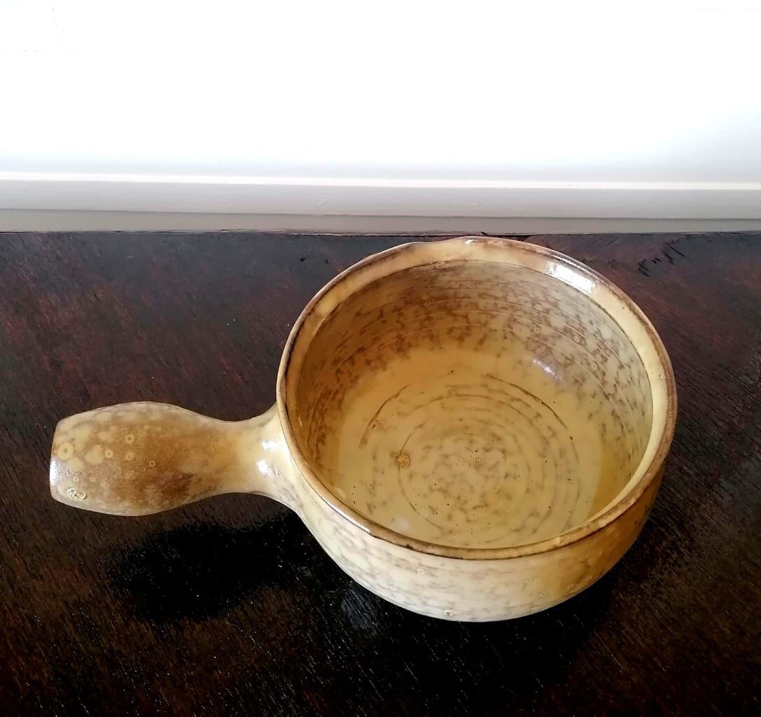 Beige glazed terracotta caquelon