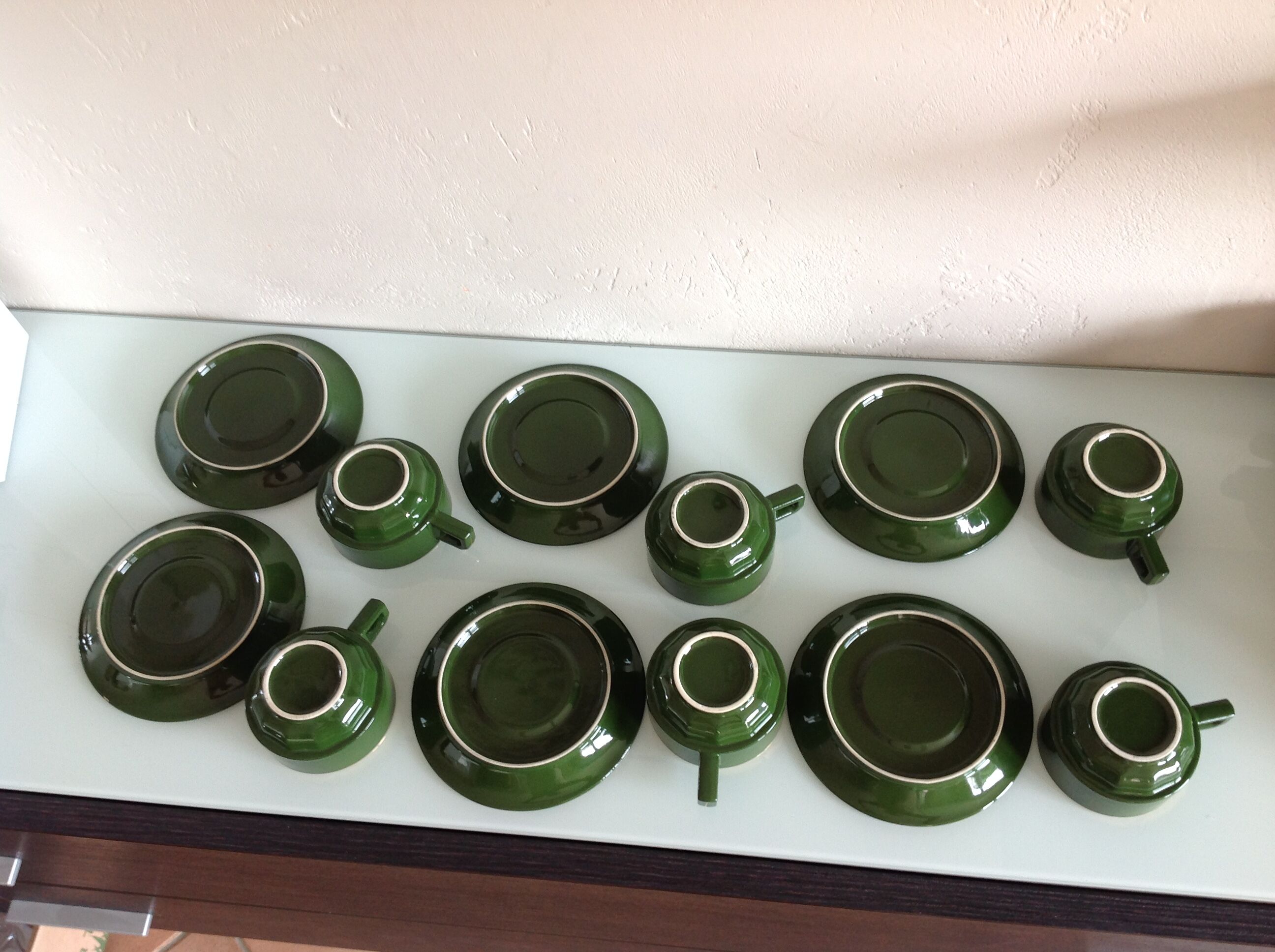 Suite of six green cups with saucers bistro /vintage style 60-70