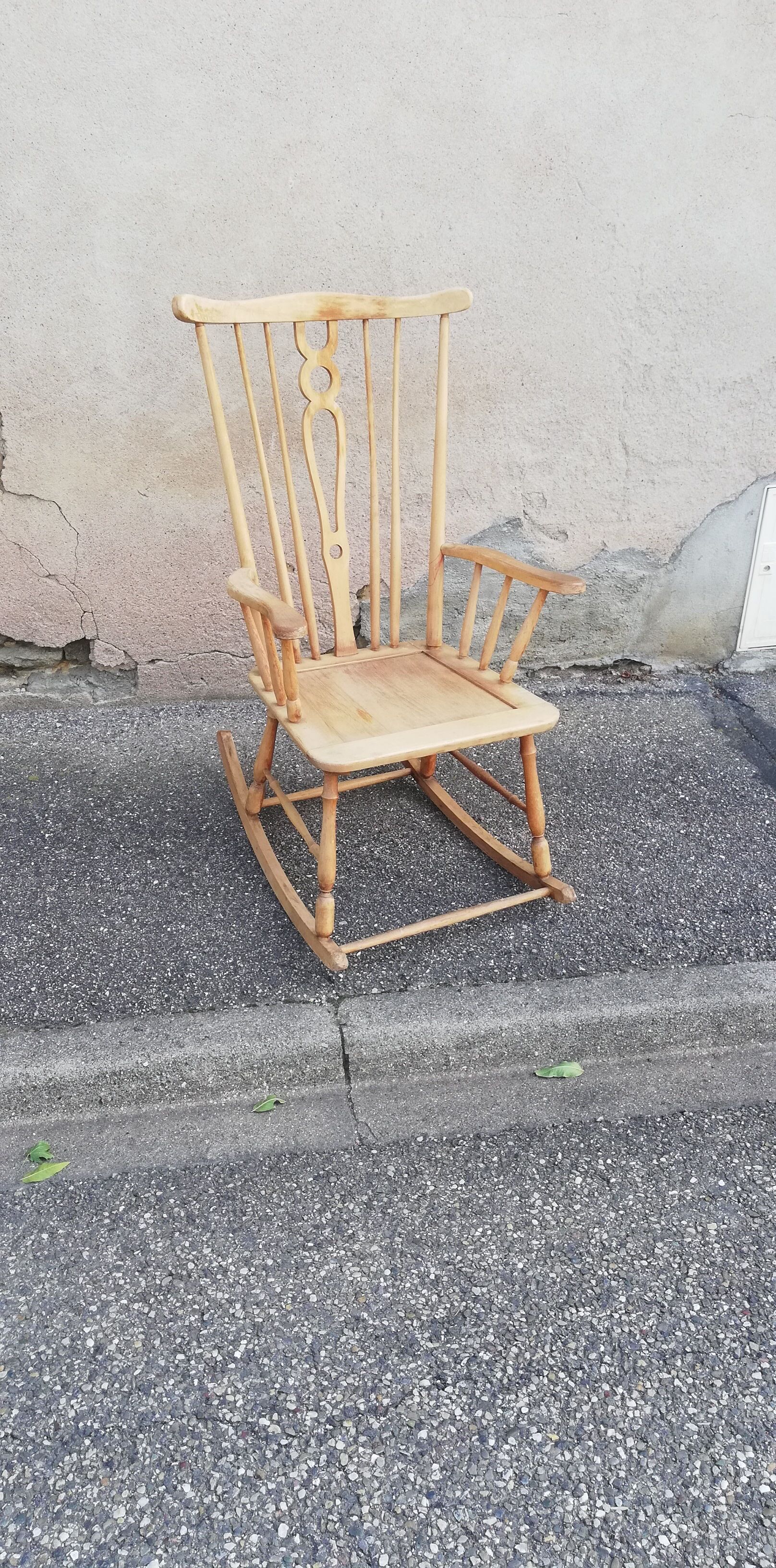 Rocking chair vintage light wood