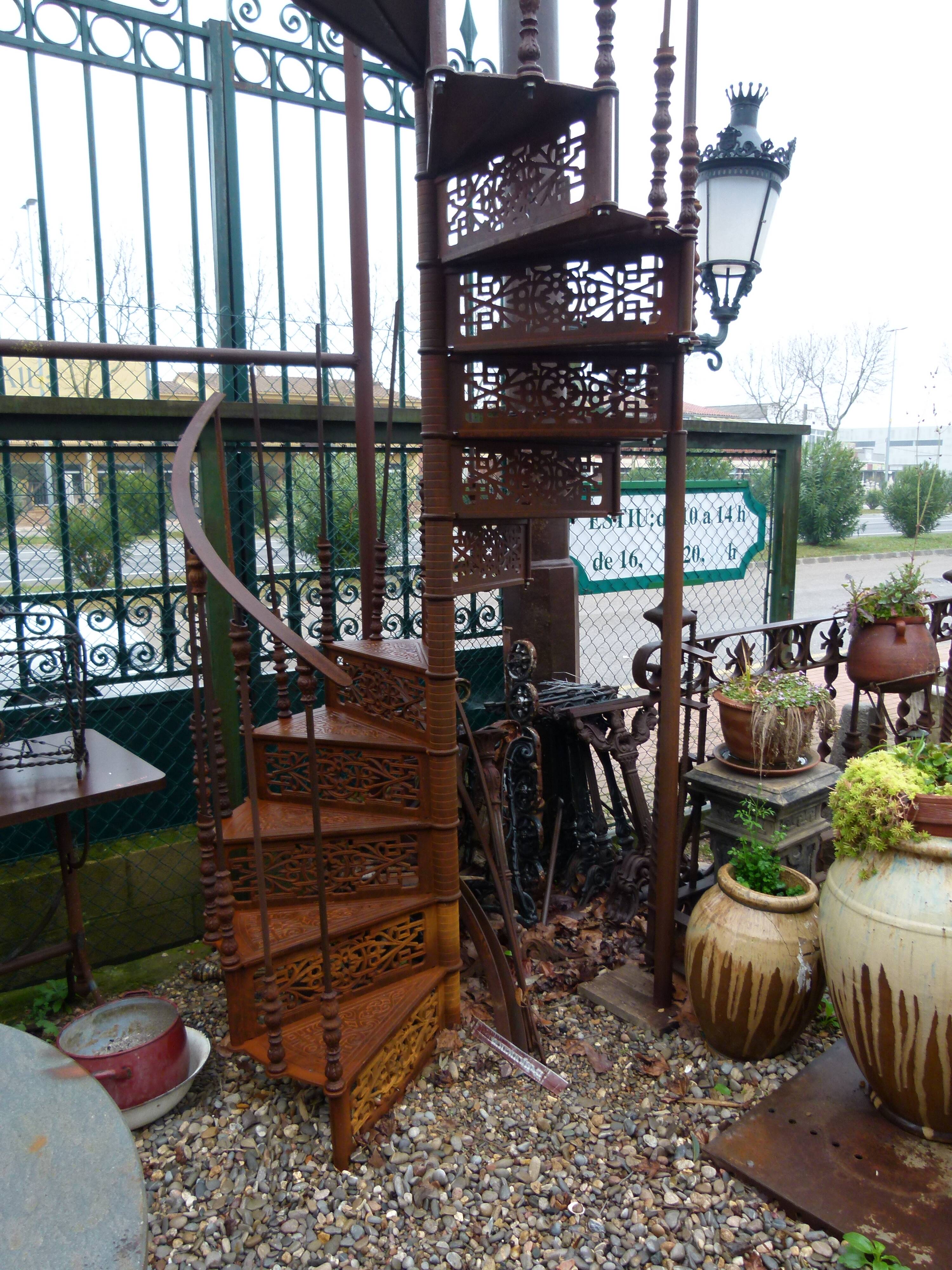 Spiral staircase in cast iron XXth