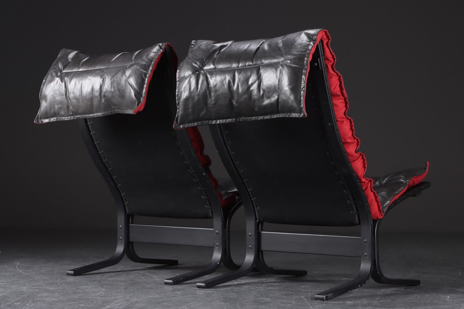Vintage Siesta armchair and ottoman in black leather with red backrest by Ingmar Relling