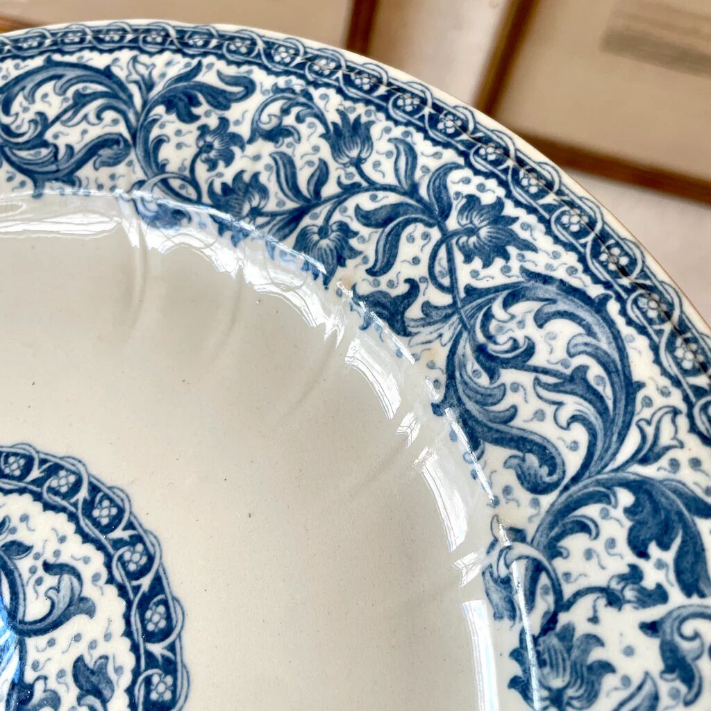 Set of 8 Gien earthenware plates, Rouen pattern, blue garlands and foliage