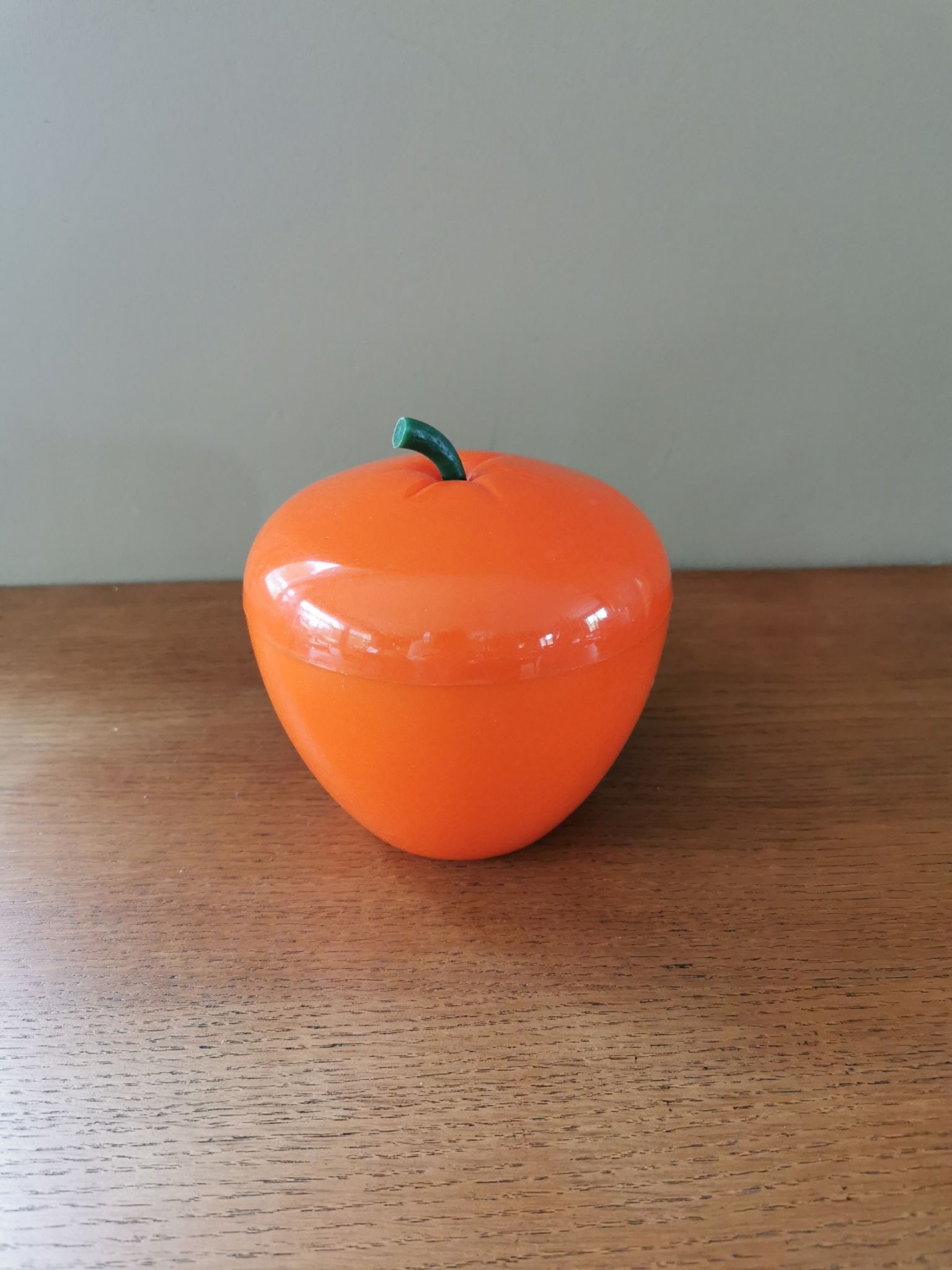 Apple ice bucket