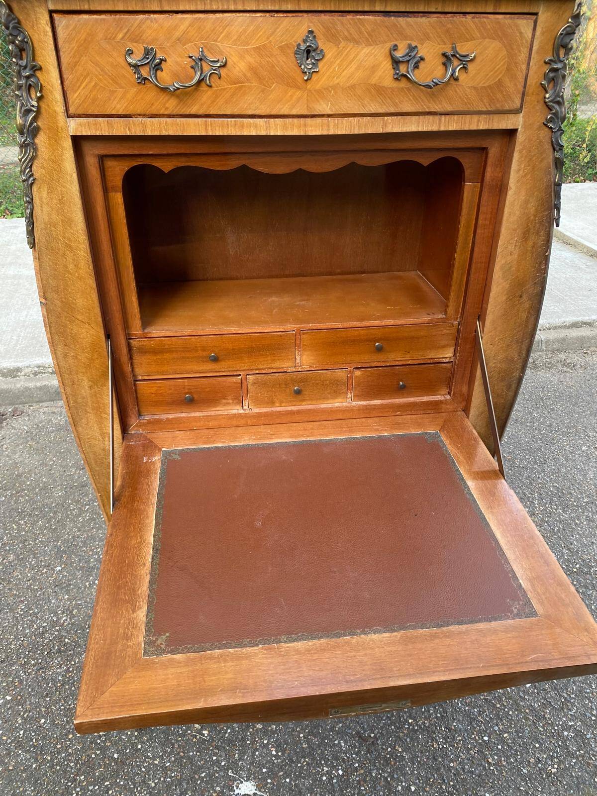 Curved secretary in Louis XV marquetry