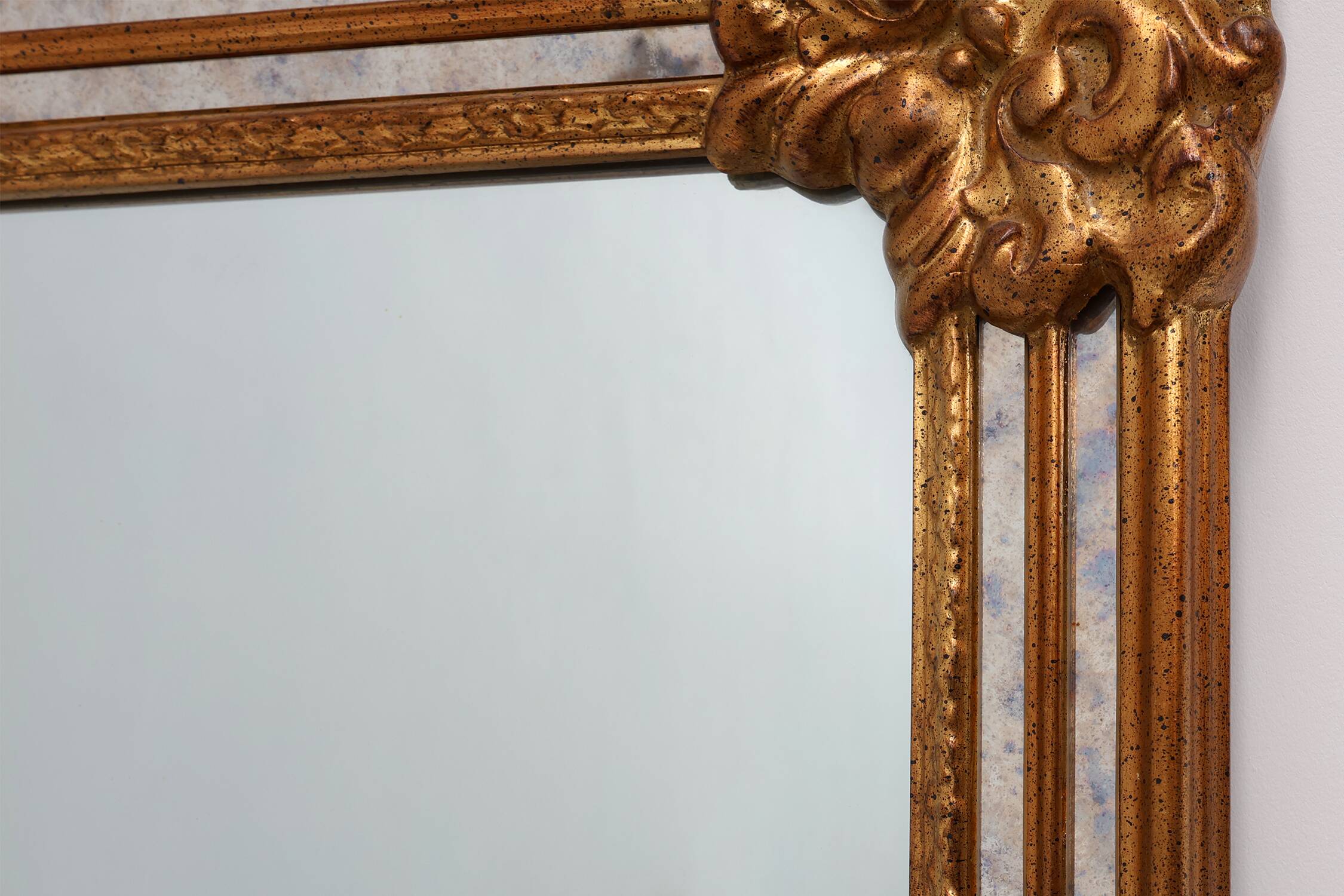 Large 20th century rectangle gilded Deknudt mirror in Baroque style, Belgiu