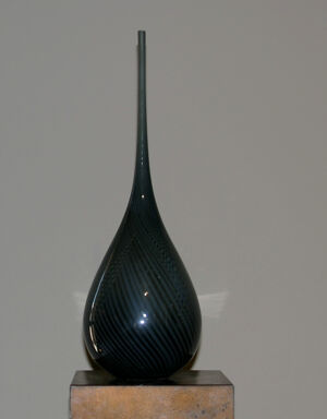 Vase Sculptural Avec Rayures Grises