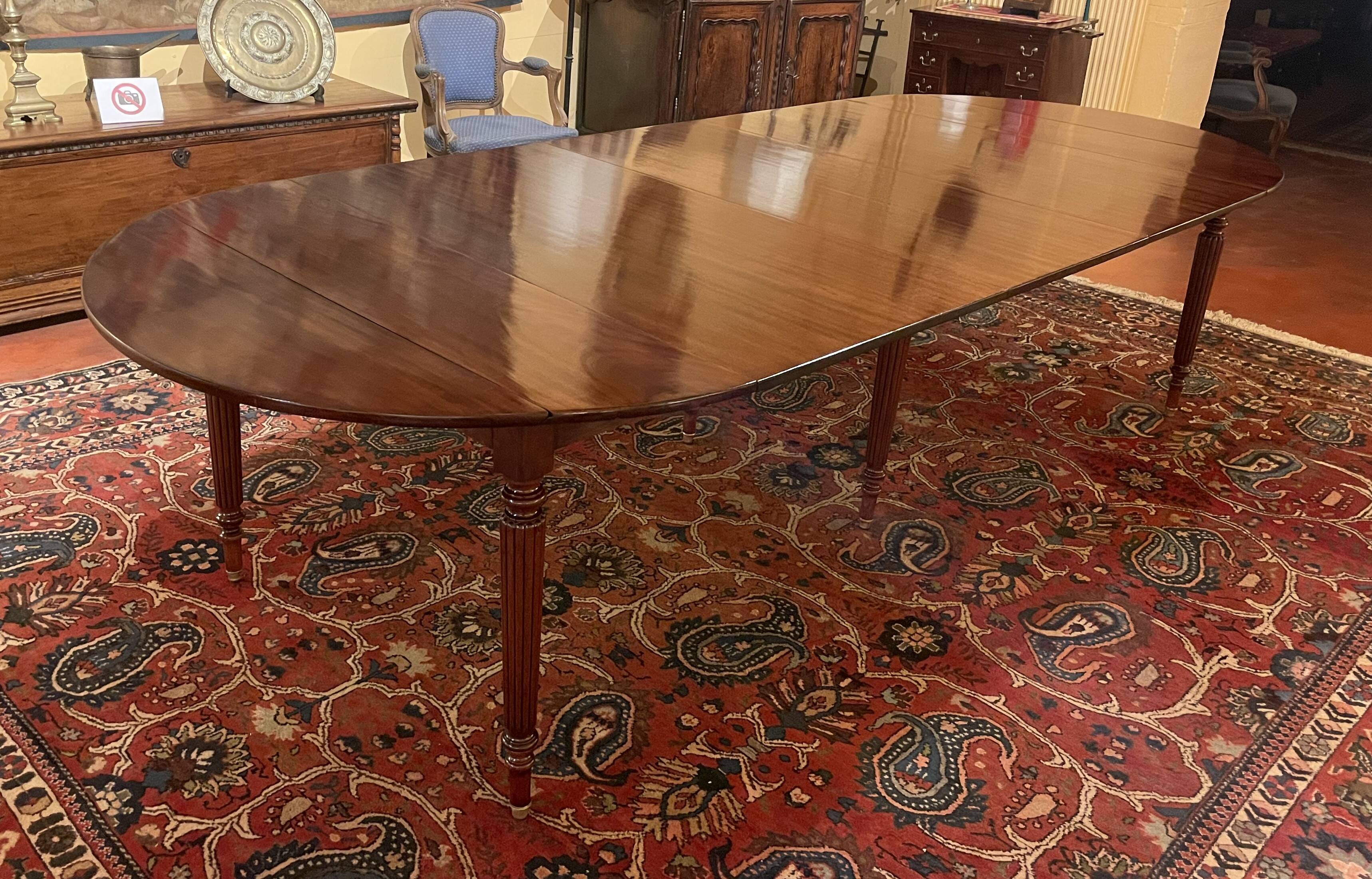 Early 19th Century Mahogany Dining Table