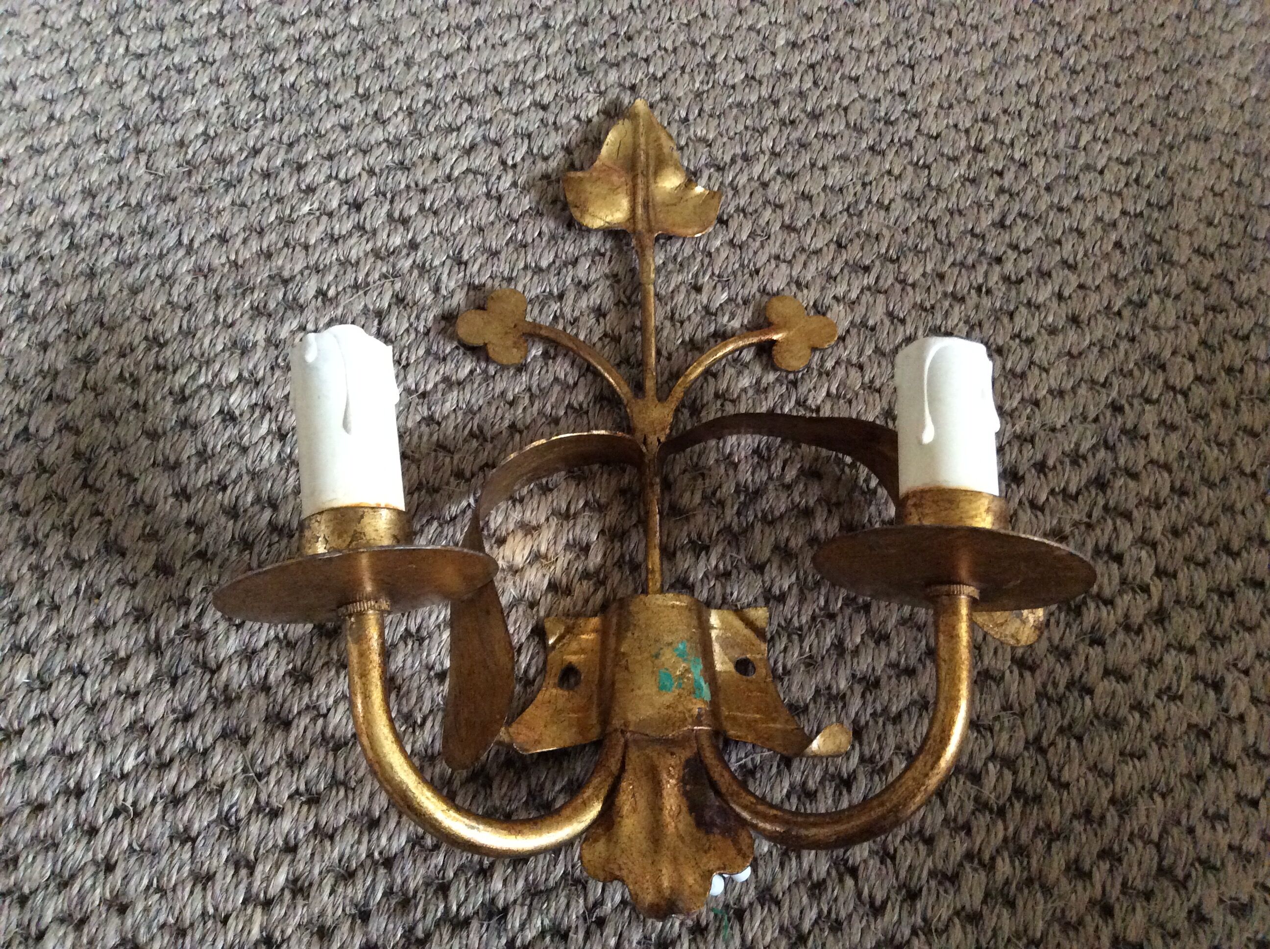 Wall lamp in gold metal