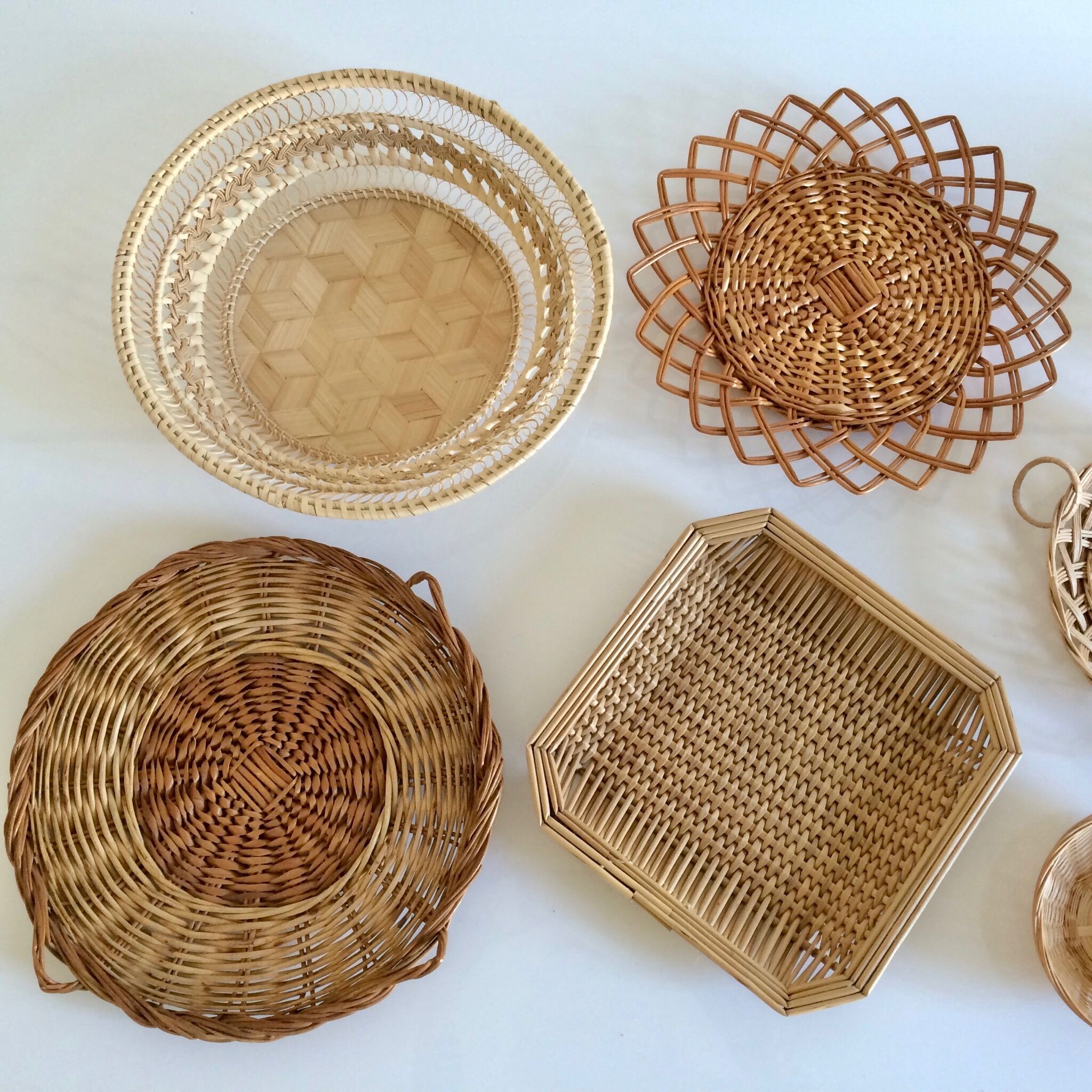 Wall composition of 8 baskets