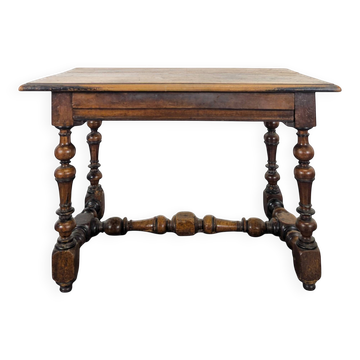 Walnut table from the Louis XIII period.
