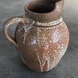 Pitcher in brown sandstone with effect of dripping and white speckling