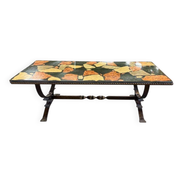 Table basse vintage en pierre avec cadre en fonte