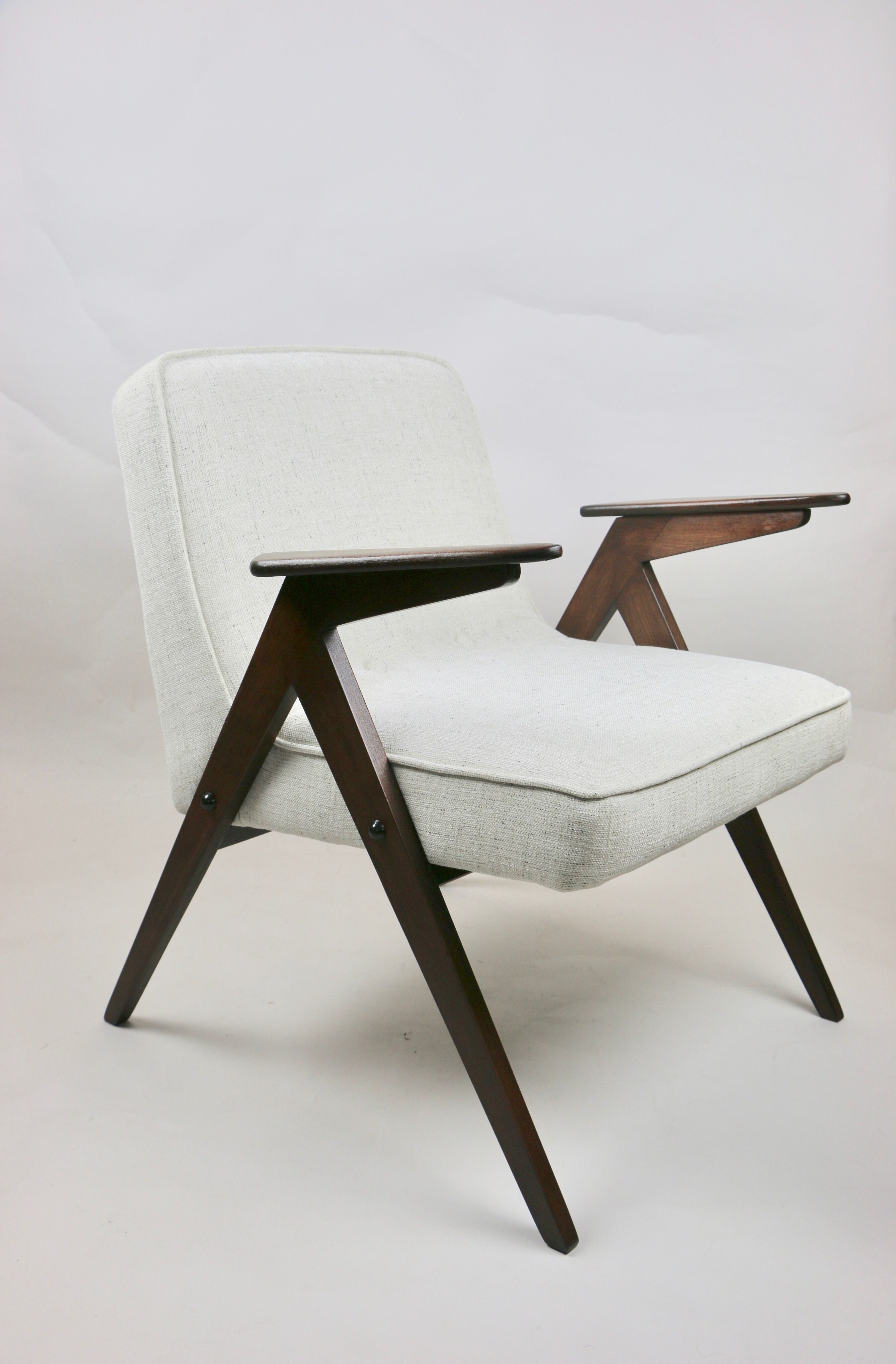 Fauteuil beige Bunny de Józef Chierowski, années 1970