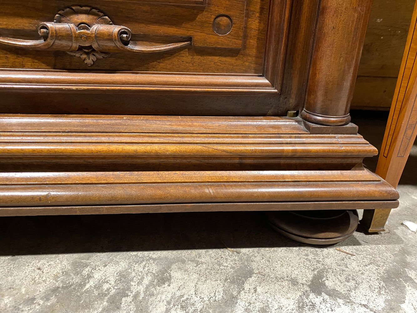 Showcase 2 doors walnut way