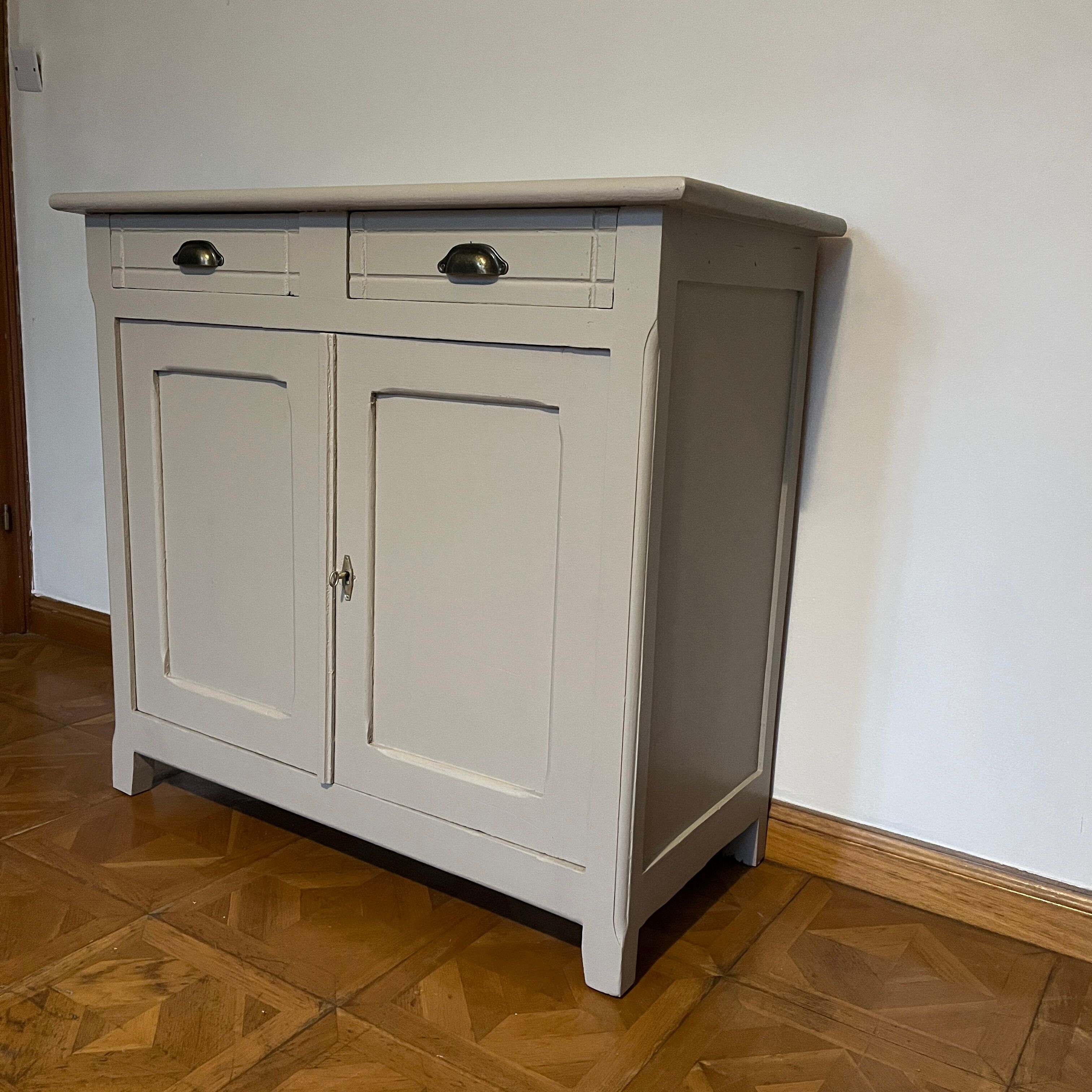 Parisian linen buffet