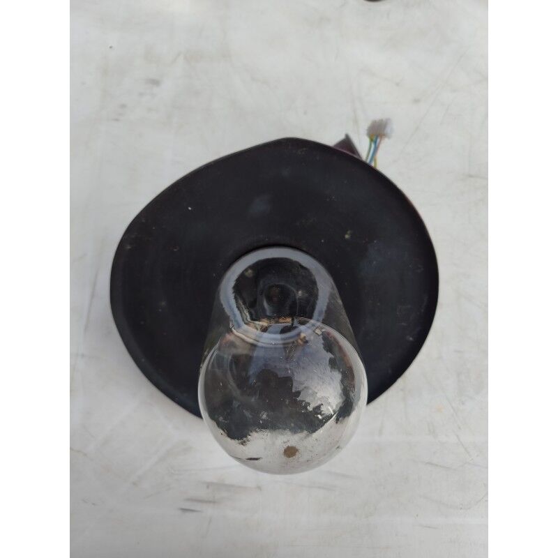 Suspension industrielle en tôle et verre