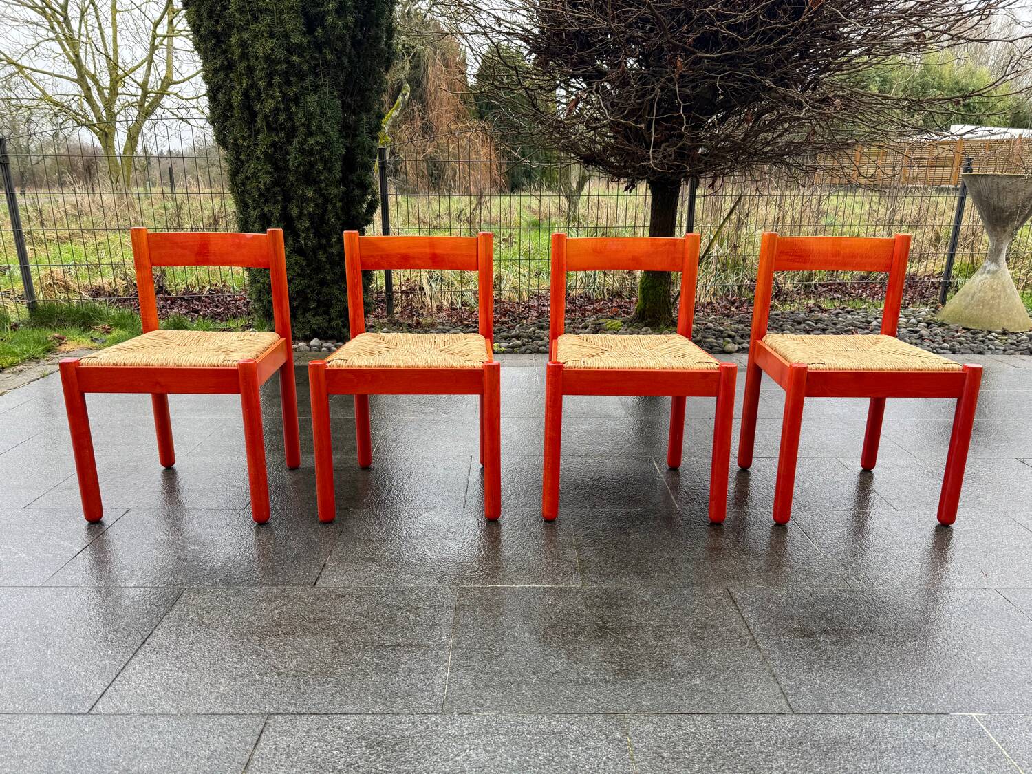 Lot of dining tables and 4 Vico Magistretti chairs from 1960.