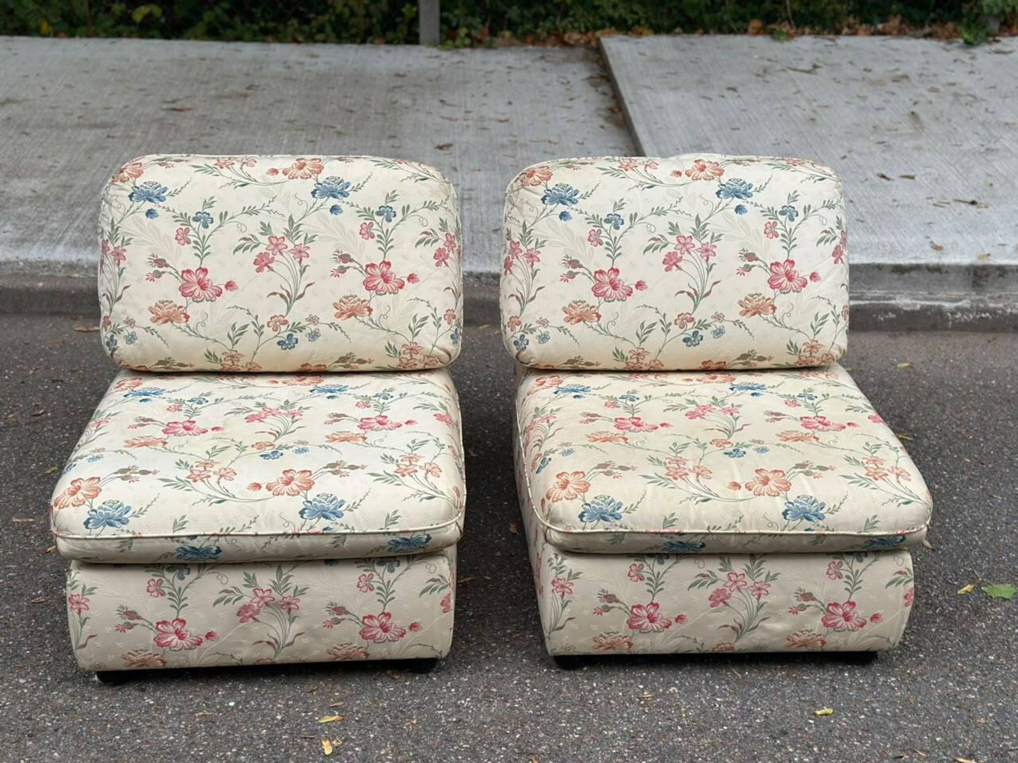 2 modular vintage bench armchairs with floral pattern – Cottage Style