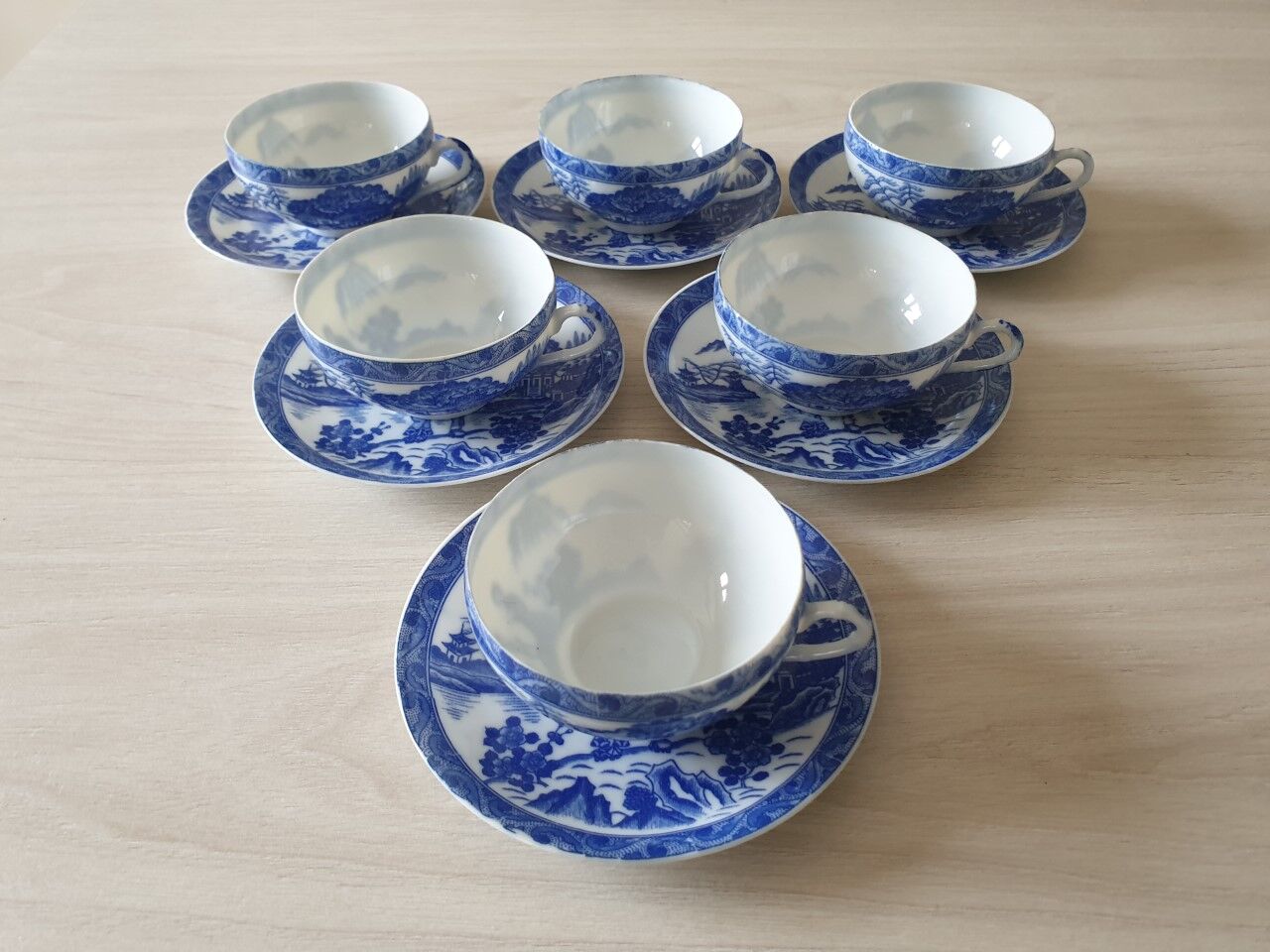 Set of 6 porcelain cups