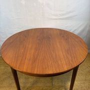 Table à manger ronde extensible en teck rétro des années 1960-1970 par Nathan