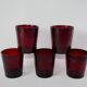 Lot de 5 verres en verre coloré bordeaux années 70