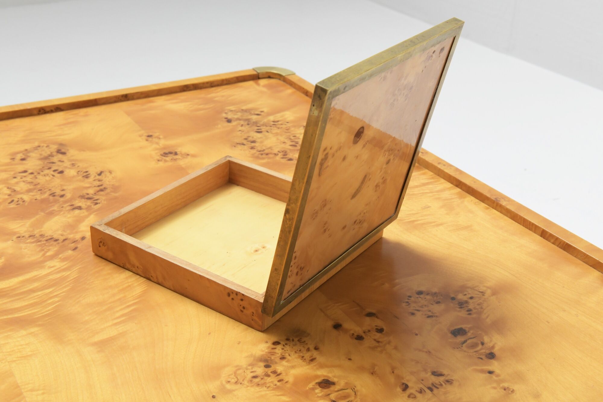 Coffee table & cigar box in burlwood & golden messing box, Italy