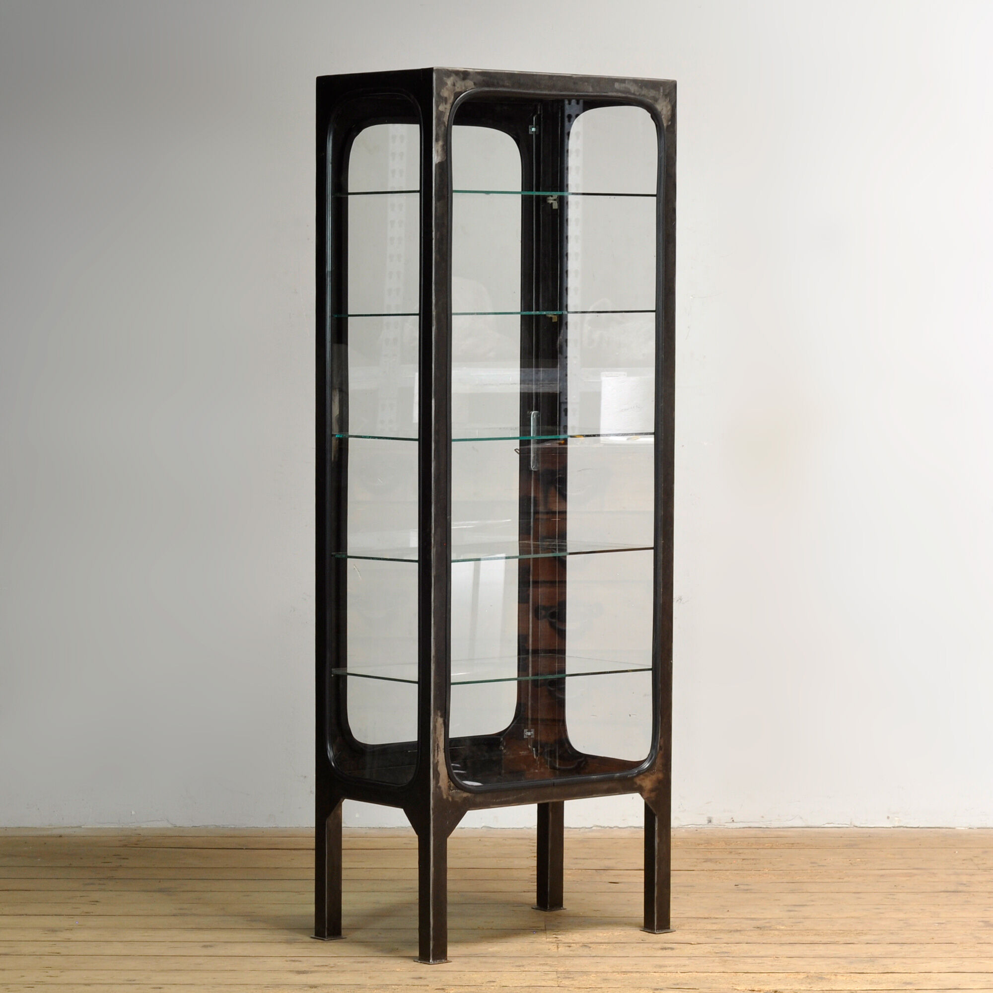 Cabinet médical vintage, années 1970