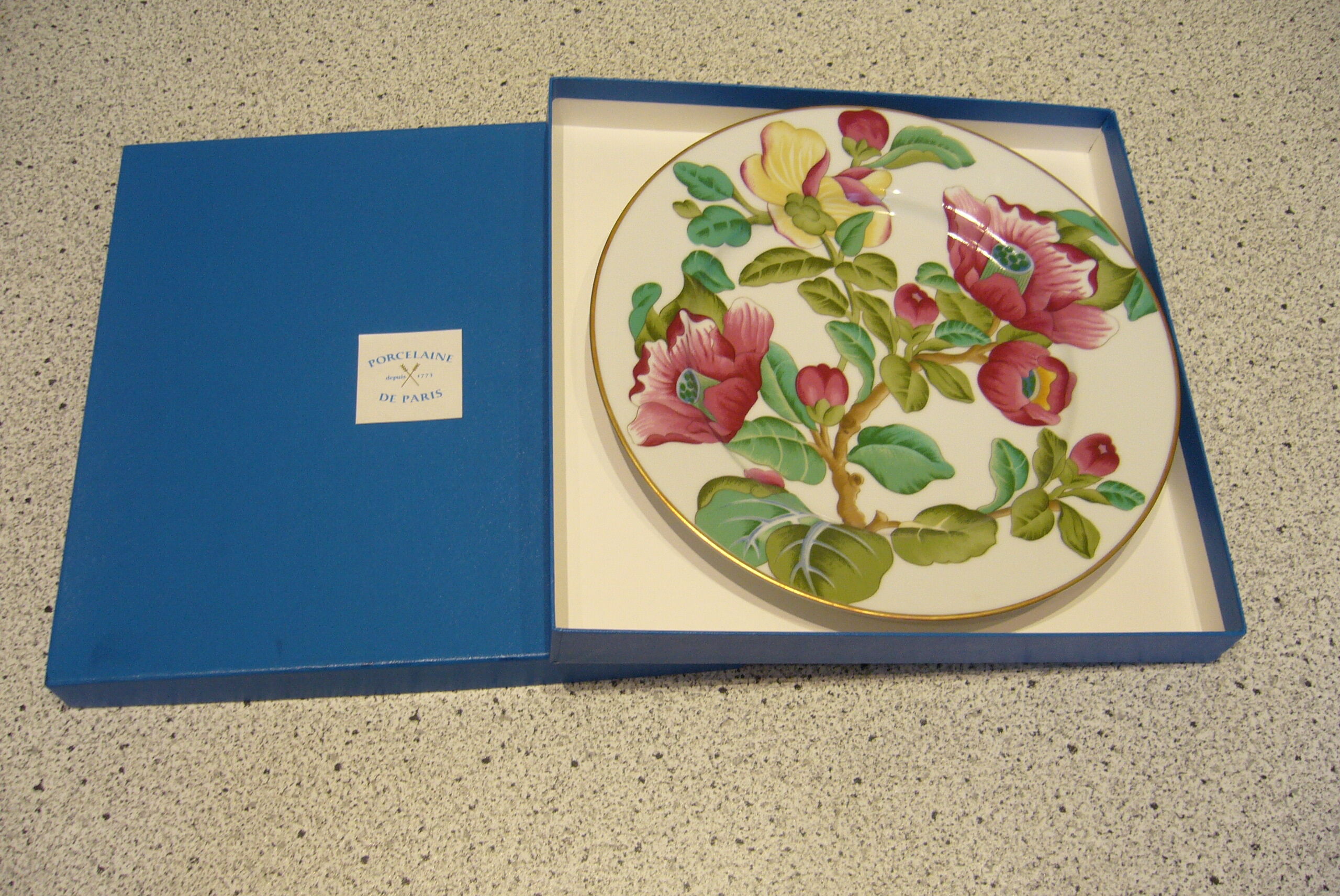 Paris porcelain plate with floral decoration