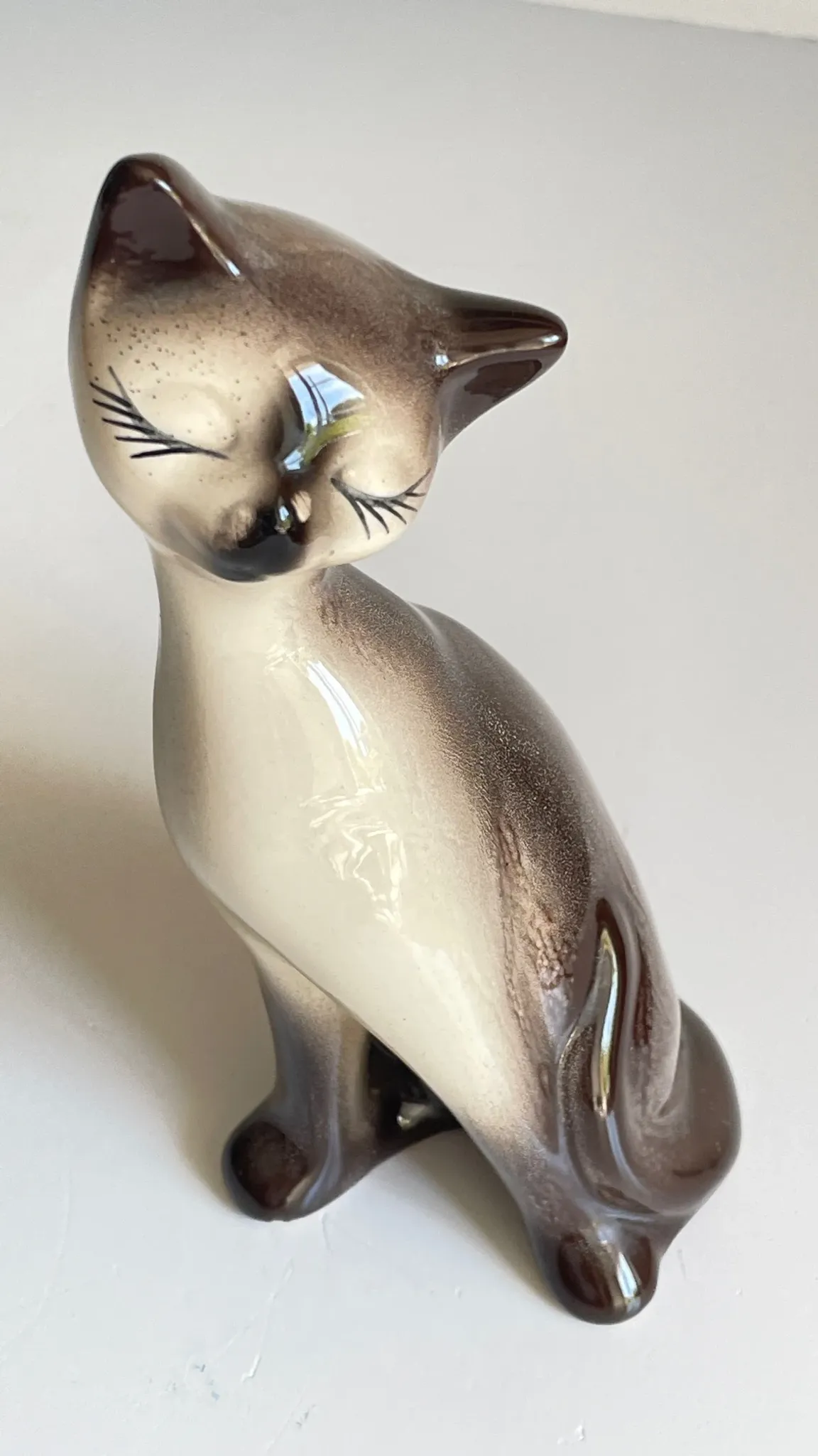 Vintage ceramic chat