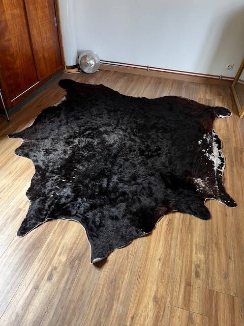Brown cowhide rug, 2.30m