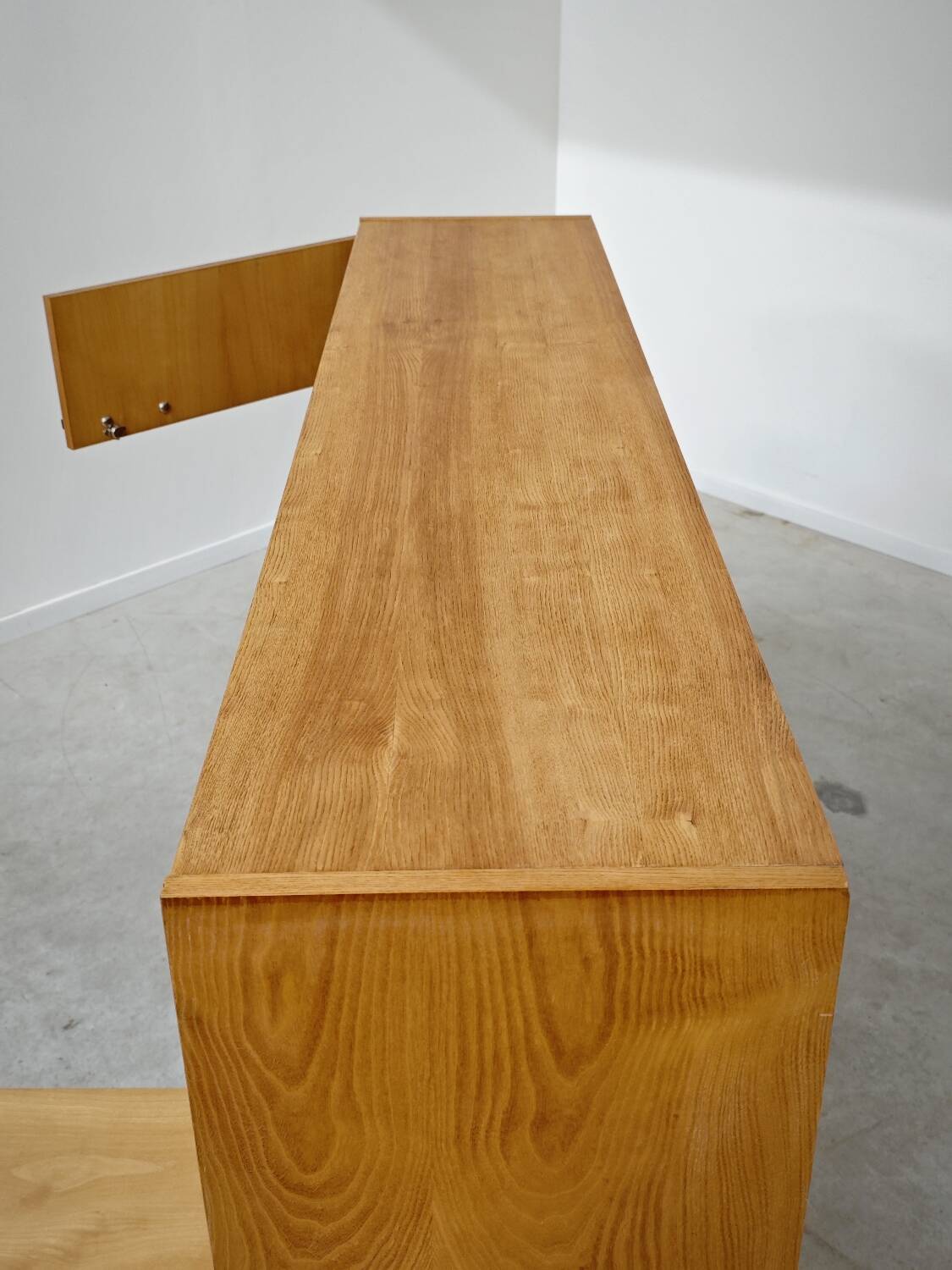 Buffet Vaisselier en bois blond Libena , ex Tchécoslovaquie 1970
