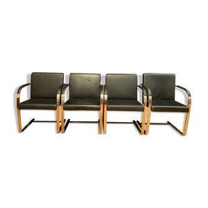 ensemble de quatre chaises