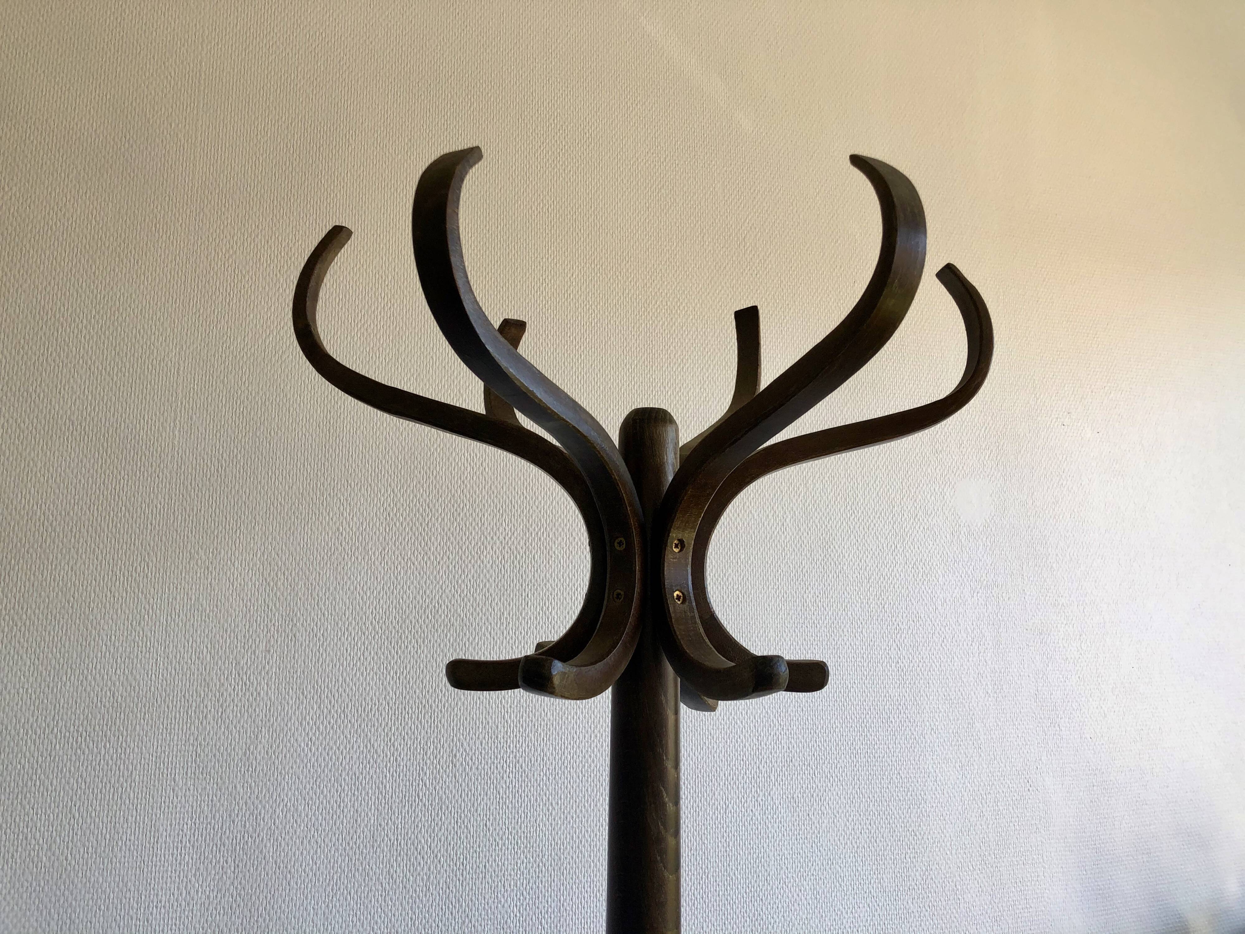 Baumann bistro parrot coat holder