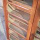 Meuble-vitrine sur pied vintage