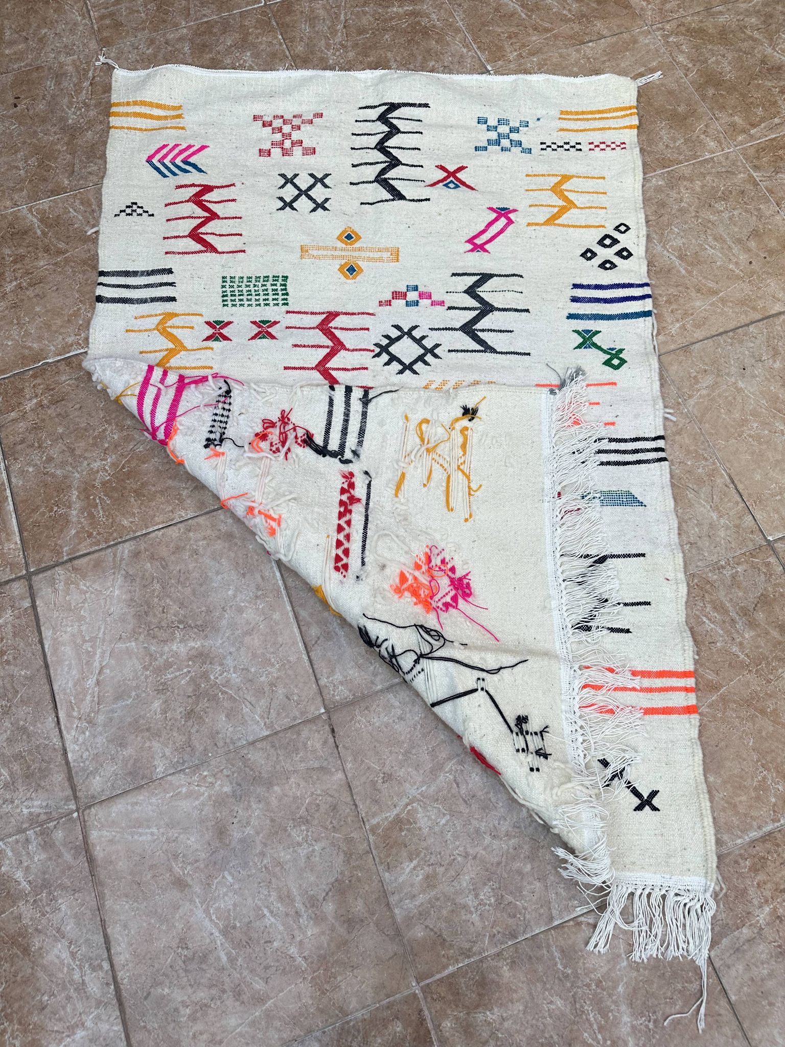 Tapis berbère marocain en laine tissée à la main