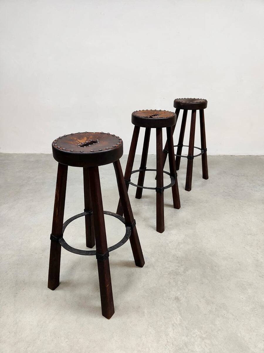 3 tabourets de bar brutaliste en cuir, Espagne 1970