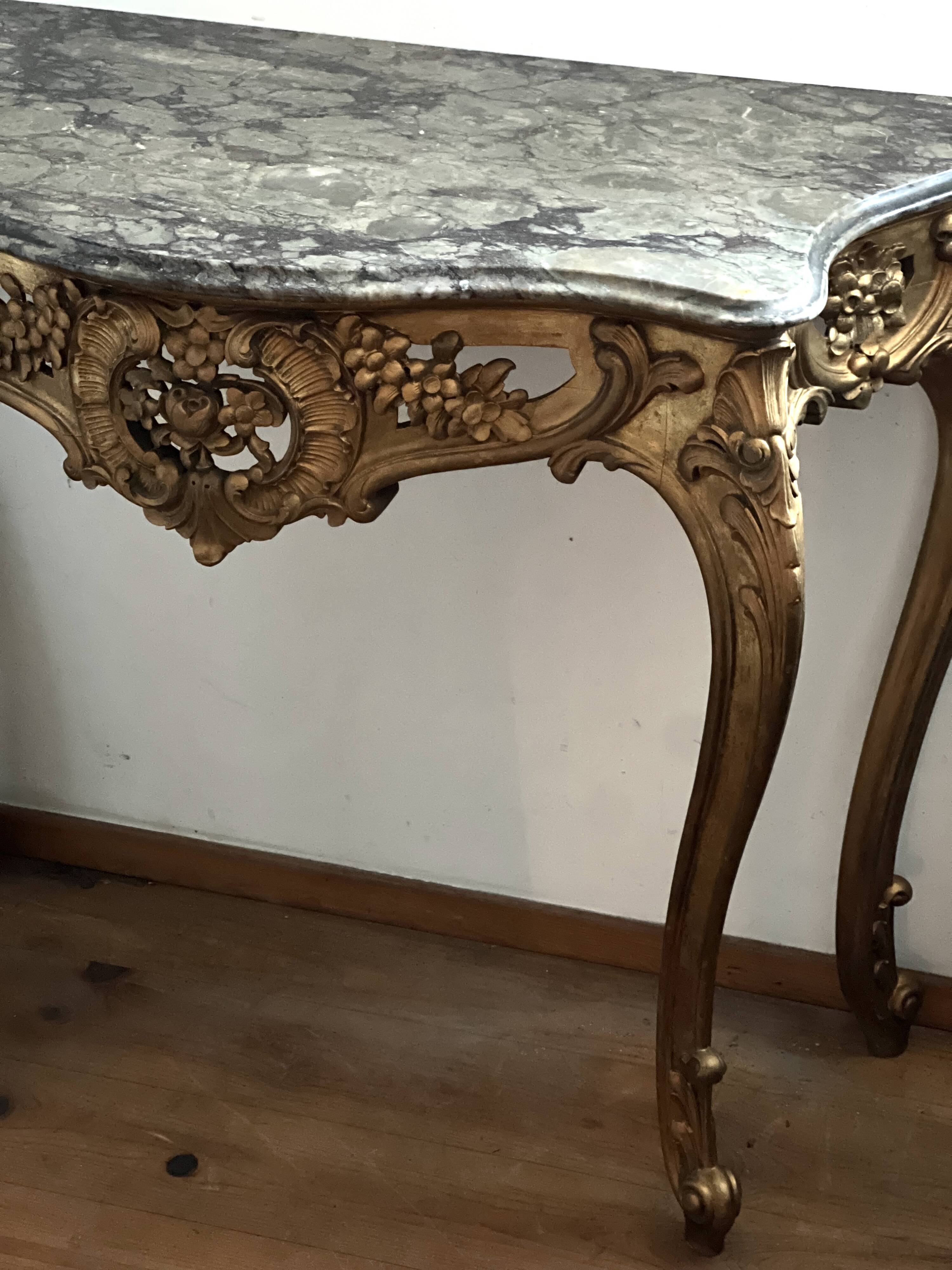 Console en bois doré