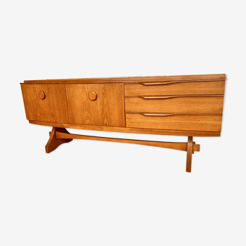 Scandinavian-style english line in teak