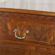 Commode Victorienne Tardive en Bois Dur Pieds Griffe et Boule