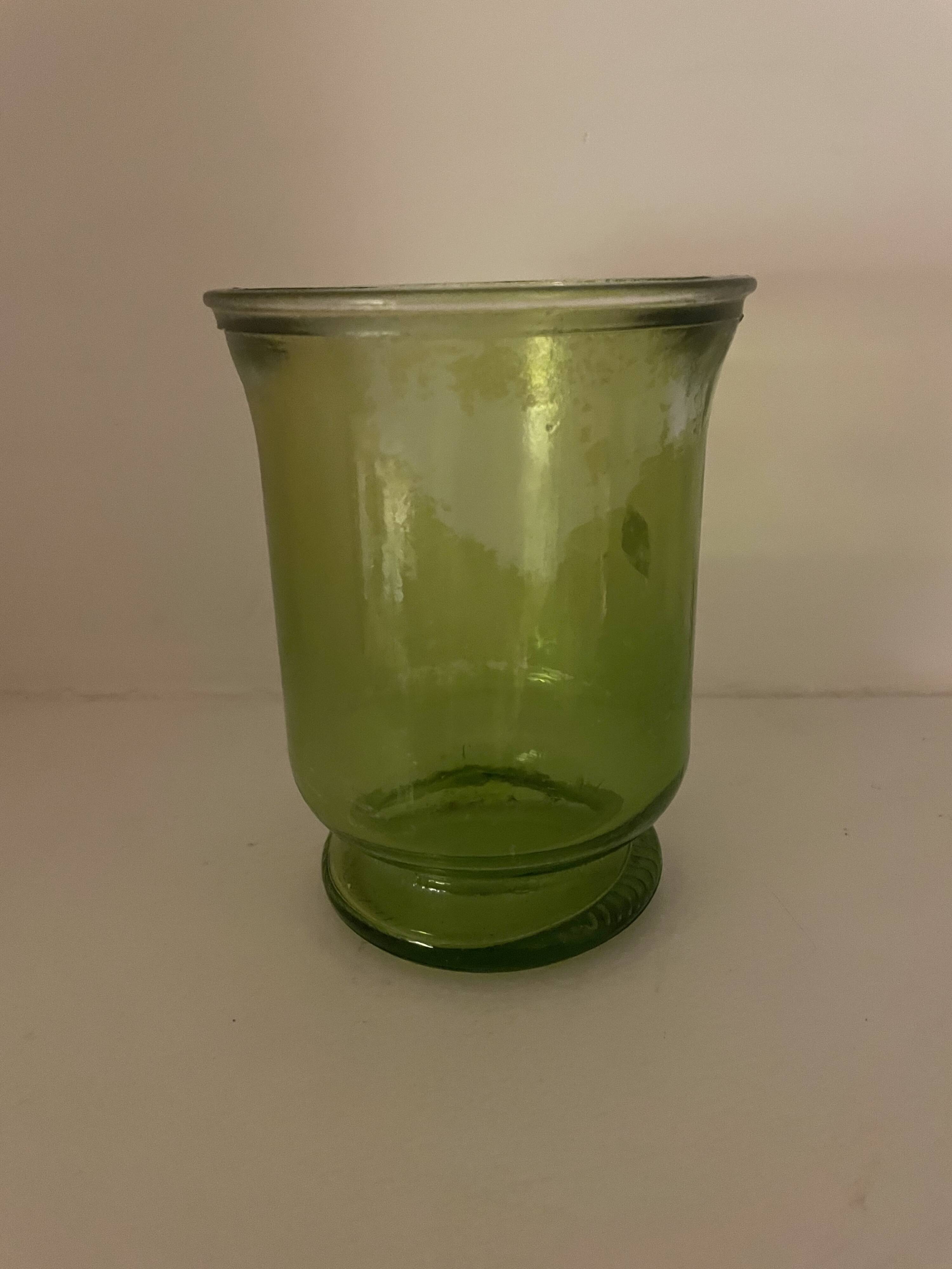 Set of 18 decorative items
