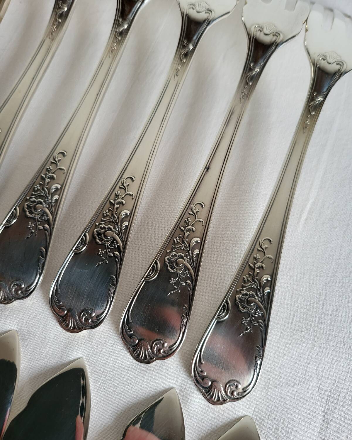 12 silver-plated metal fish cutlery pieces by Guildar, 24 pieces.