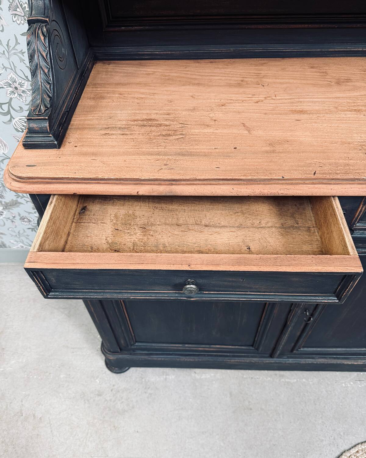 Louis-Philippe two-body dresser