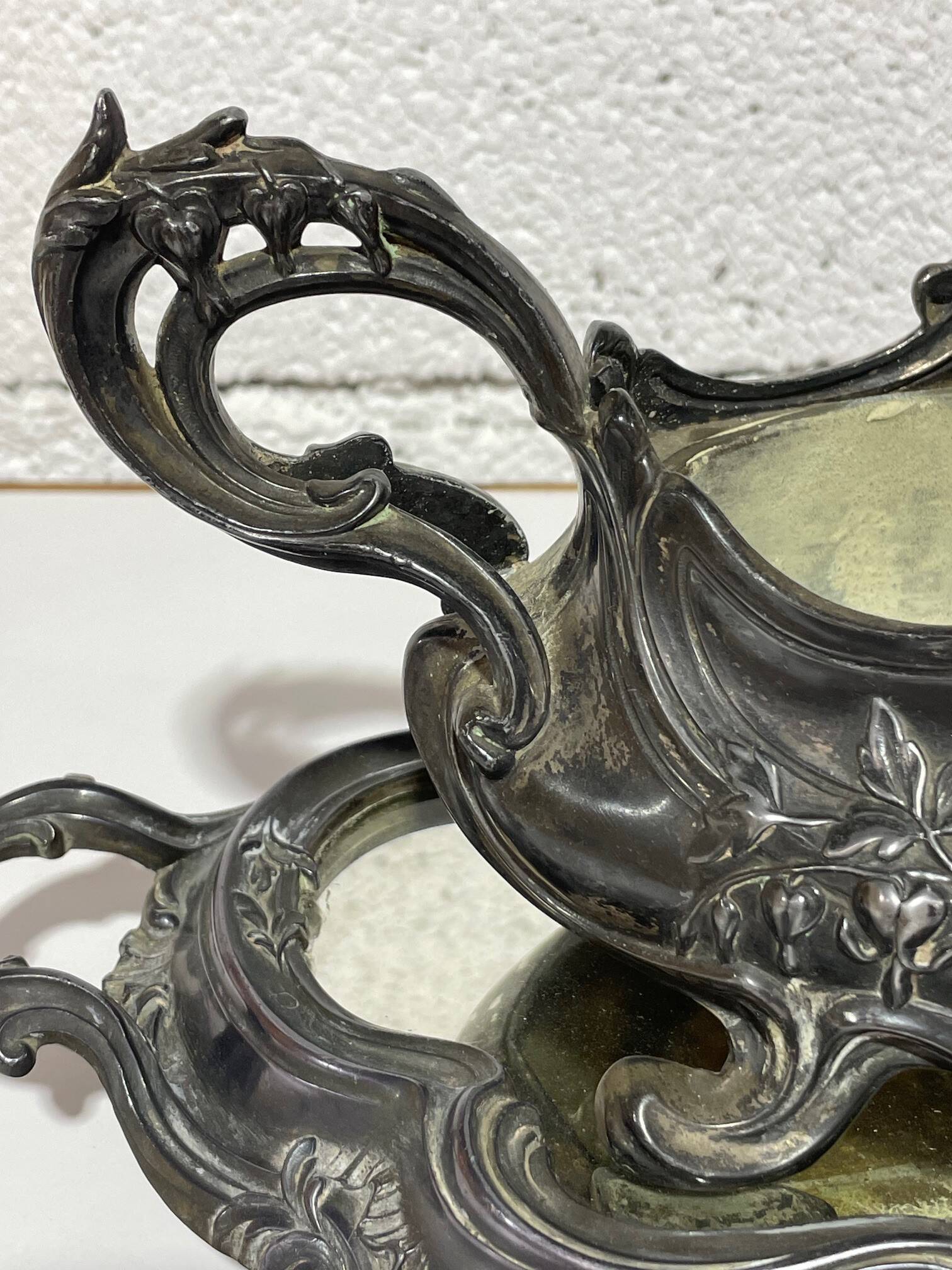 Table jardinière and its silver-plated tray in Louis XV style.