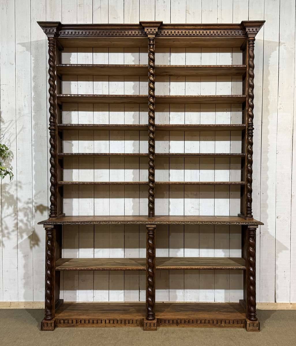Bibliothèque de boiserie en chêne et sapin début XXème